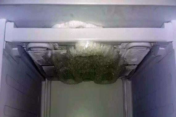 快速除冰技巧大揭秘（以冰箱结冰为主题）