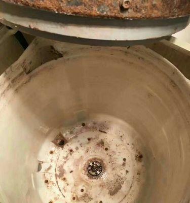 以热水器清洗油垢（简单高效的清洗方法）