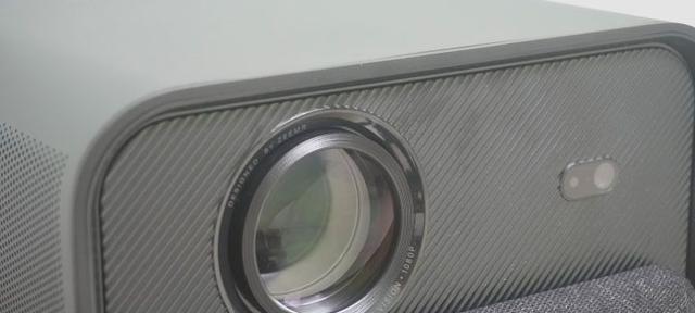 投影仪右上变黄原因及解决方法（探究投影仪右上角出现黄色影像的原因）