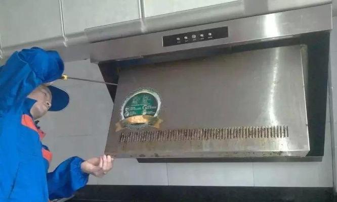 如何正确清洗高层楼的油烟机（高层楼油烟机清洗指南）