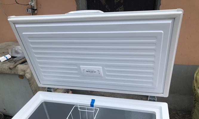 冰柜铜管进油问题解决方法（应对冰柜铜管进油问题的有效措施及维修技巧）