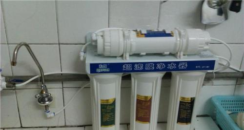 净水器红灯亮的原因及处理方法（解决净水器红灯亮的实用指南）