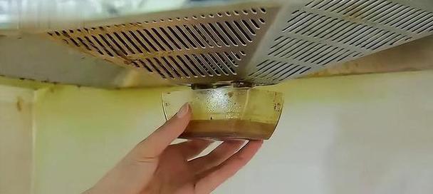 如何拆卸和清洗油烟机地槽（一步步教你轻松解决油烟机地槽清洗难题）