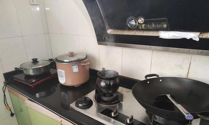 燃气灶冒烟的原因及解决方法（如何应对燃气灶冒烟问题）
