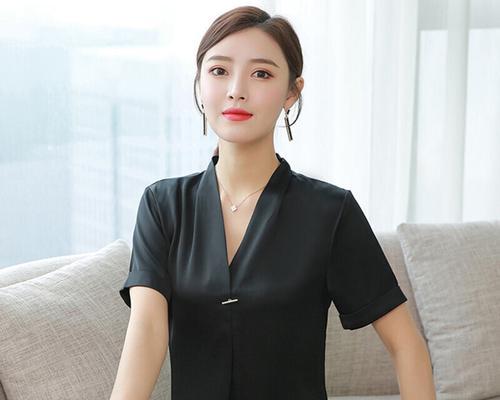 独居女白领如何依赖私人电脑？电脑在生活中的重要性体现在哪些方面？