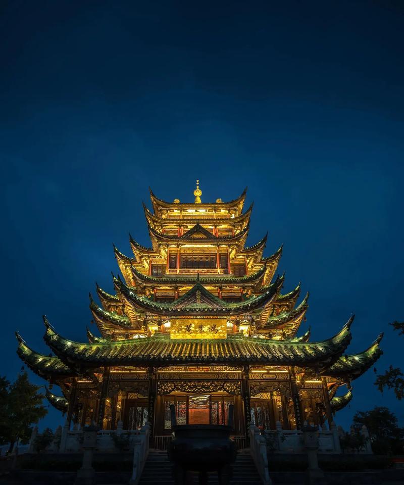 晚上在鸿恩寺如何用手机拍出好照片？有哪些技巧？