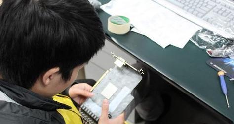 显卡大炮摆动技巧是什么？操作中应注意什么？