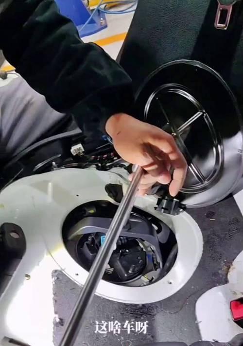 进口奔驰e260的机油散热器如何拆卸？拆卸时需注意什么？